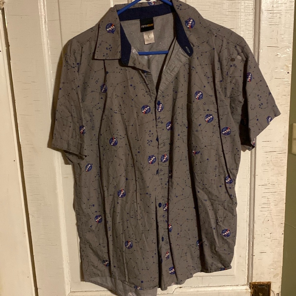 2/$10! FIFTH SUN. Men’s shirt.